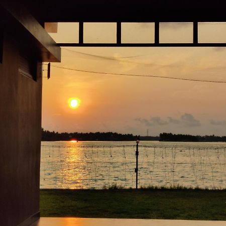 Wind &Waves Apartment Kollam Exterior foto