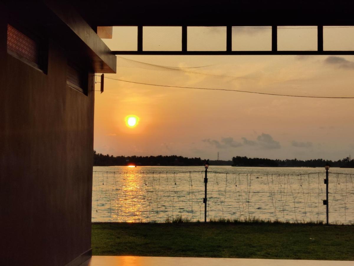 Wind &Waves Apartment Kollam Exterior foto
